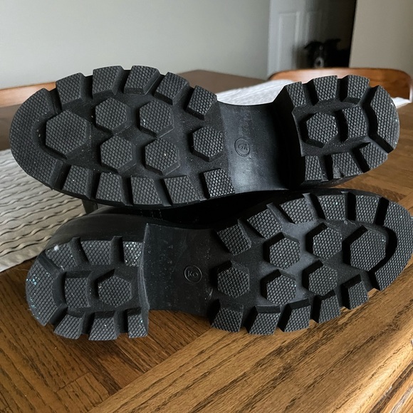 Women’s A New Day Black Chelsea Boots - Picture 3 of 4